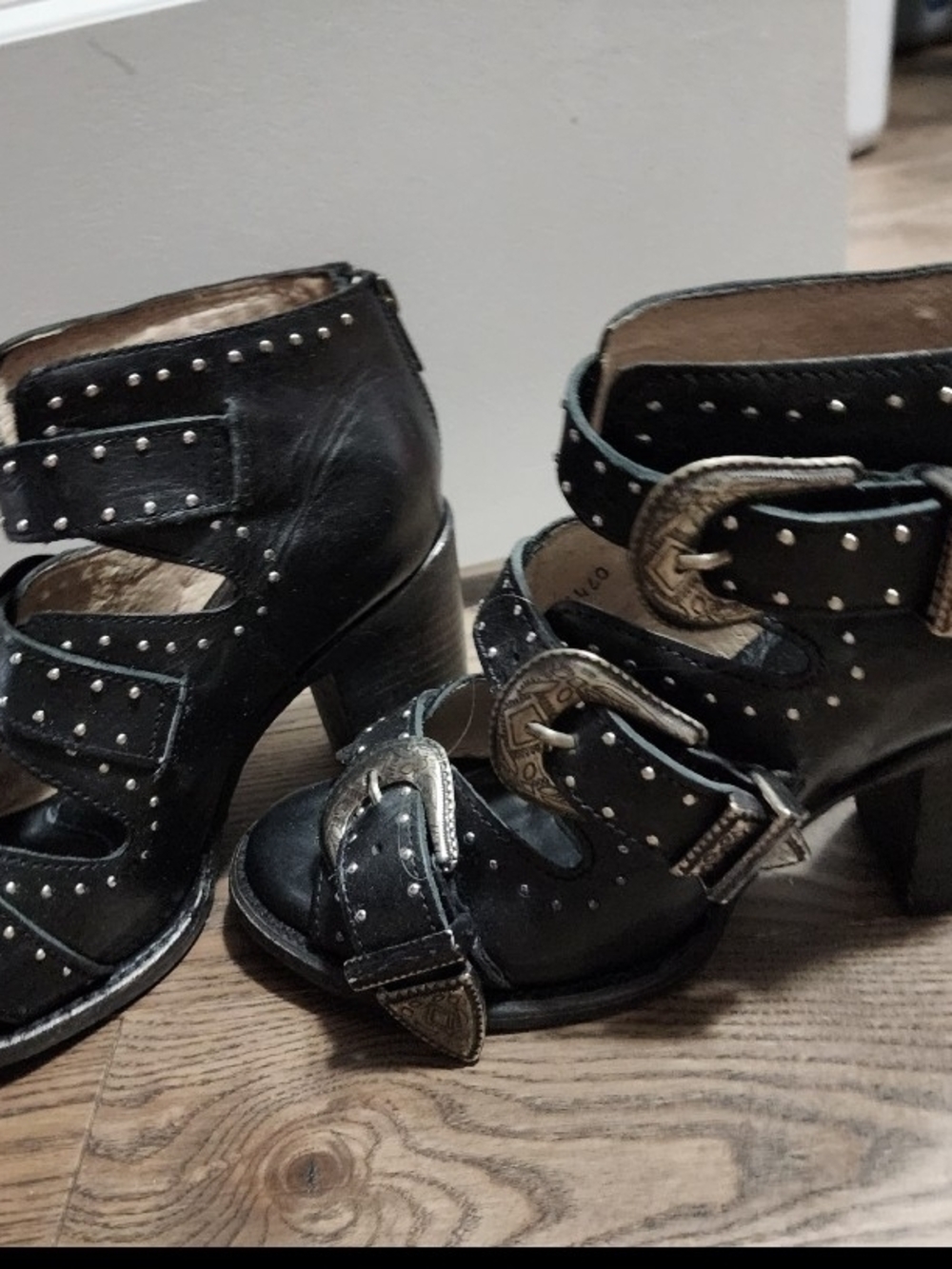 FREEBIRD size 8 (Violet Style) Women's Black Studded Leather Block Heel Sandals - Picture 3 of 5